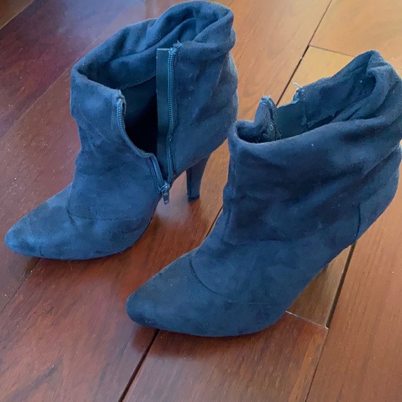 Heeled pointed boots - Picture 2 of 4